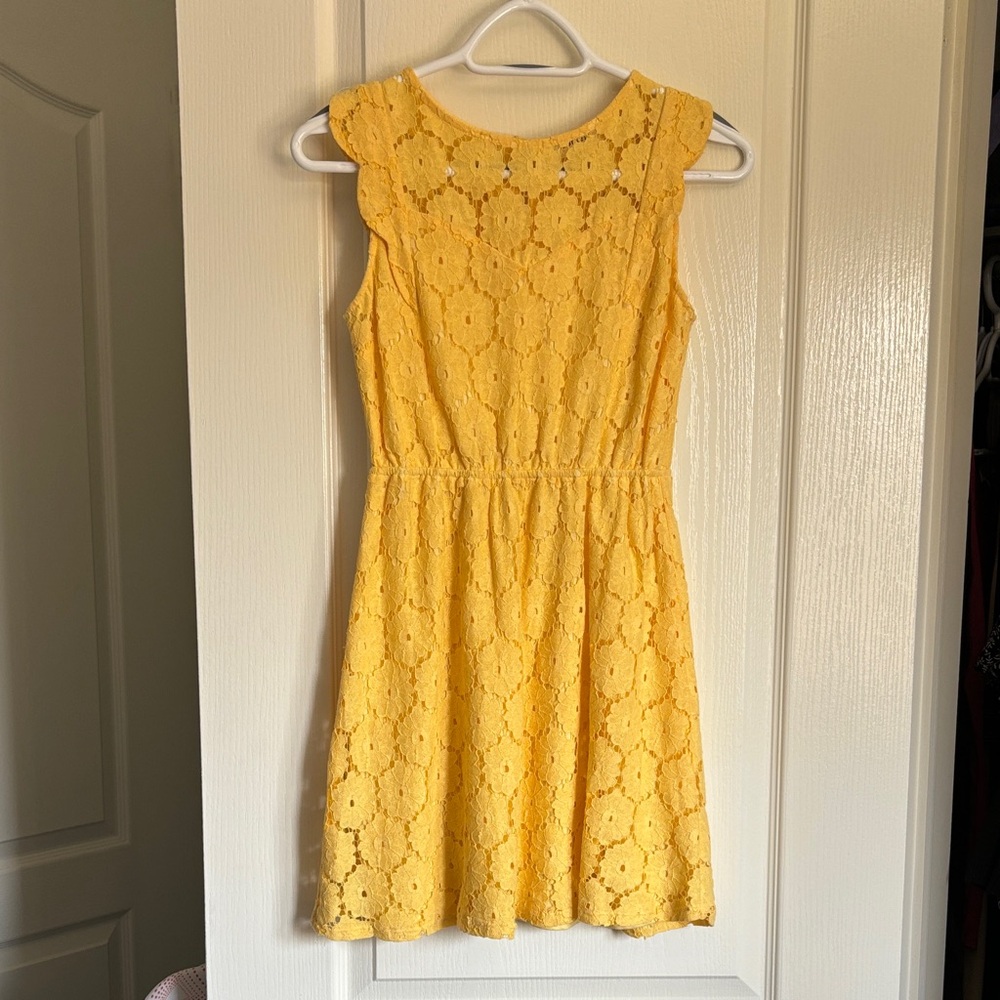 Monteau Sunny Yellow Lace Top